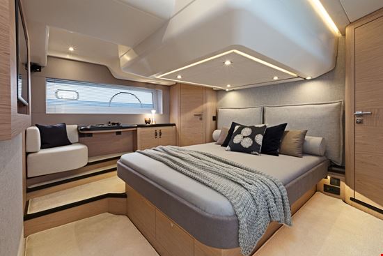Monte Carlo 52 interior cabin bed