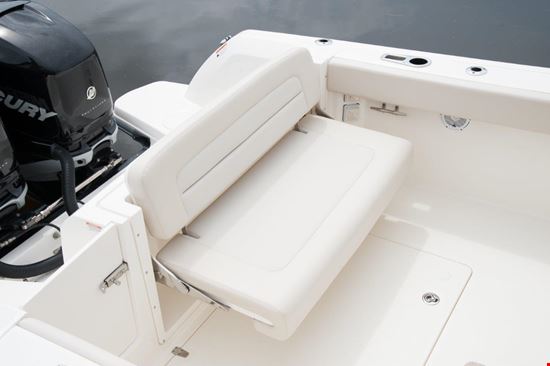 Vantage 270 fold-down stern seat