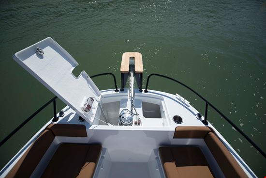 Flyer 8 Spacedeck bow with open lid