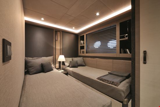 MCY 80 guest cabin