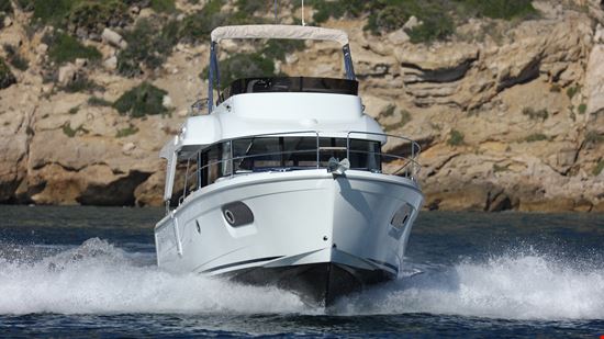 Swift Trawler 35 front view