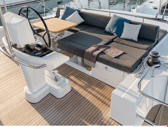 Lagoon 52 F helm and bench