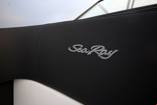 Sea Ray SPX 230 Logo