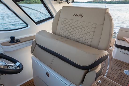 Sea Ray - SUNDANCER 350 COUPE - driver seat